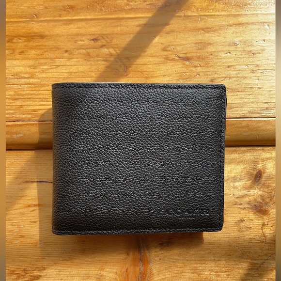 Coach Wallet!!! - Picture 1 of 3